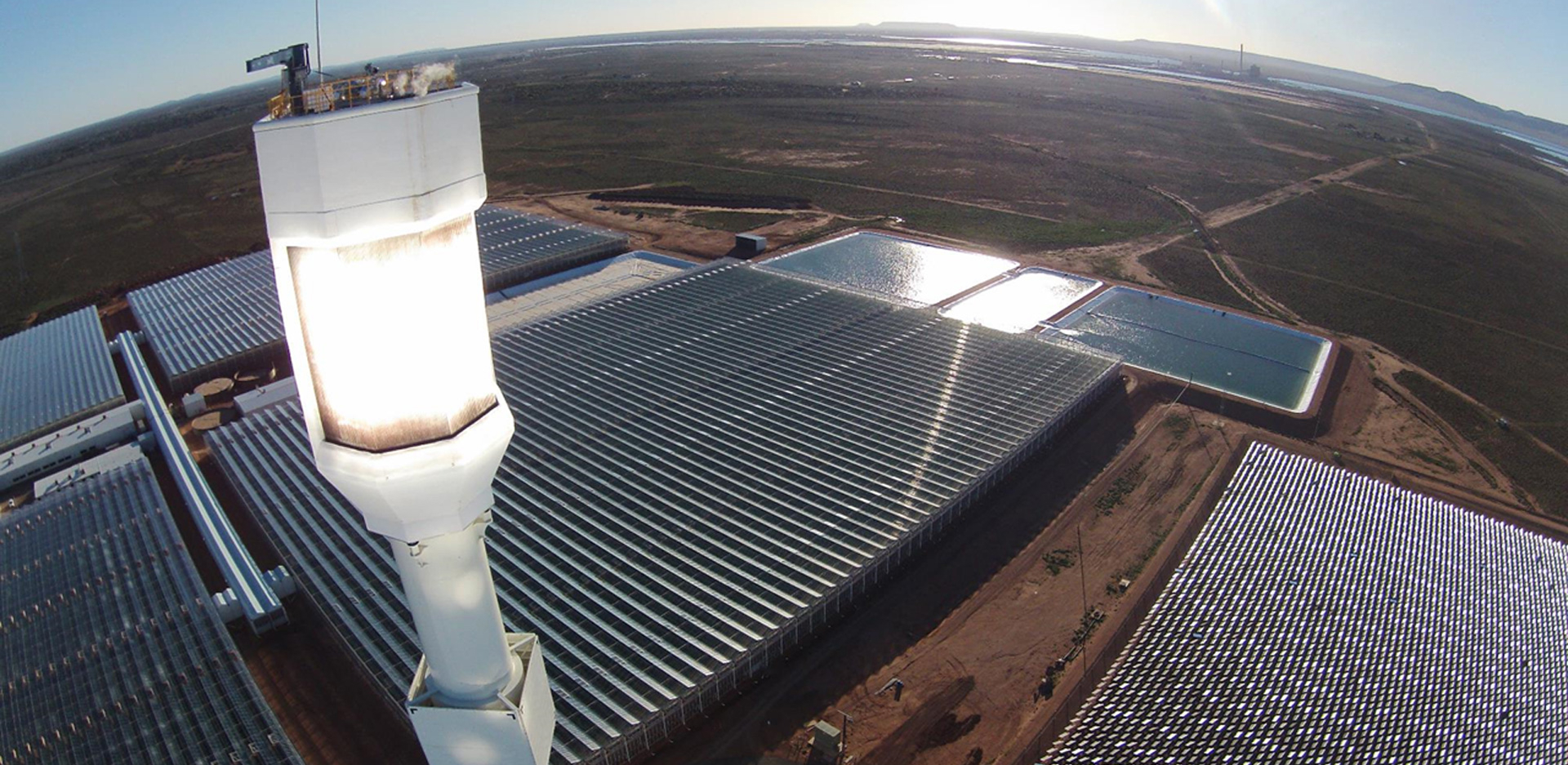 Sundrop greenhouse in dry climate with seawater tech