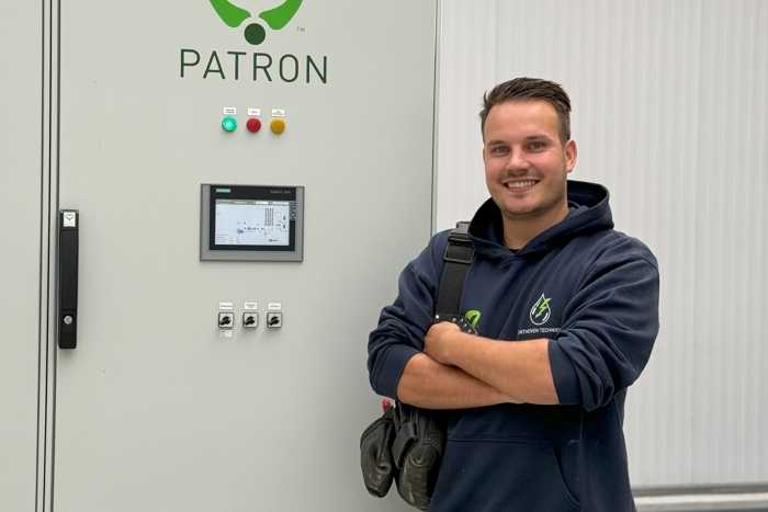 Technician at Patron control panel for turnkey greenhouses – Van der Hoeven, expert in innovative greenhouse construction.
