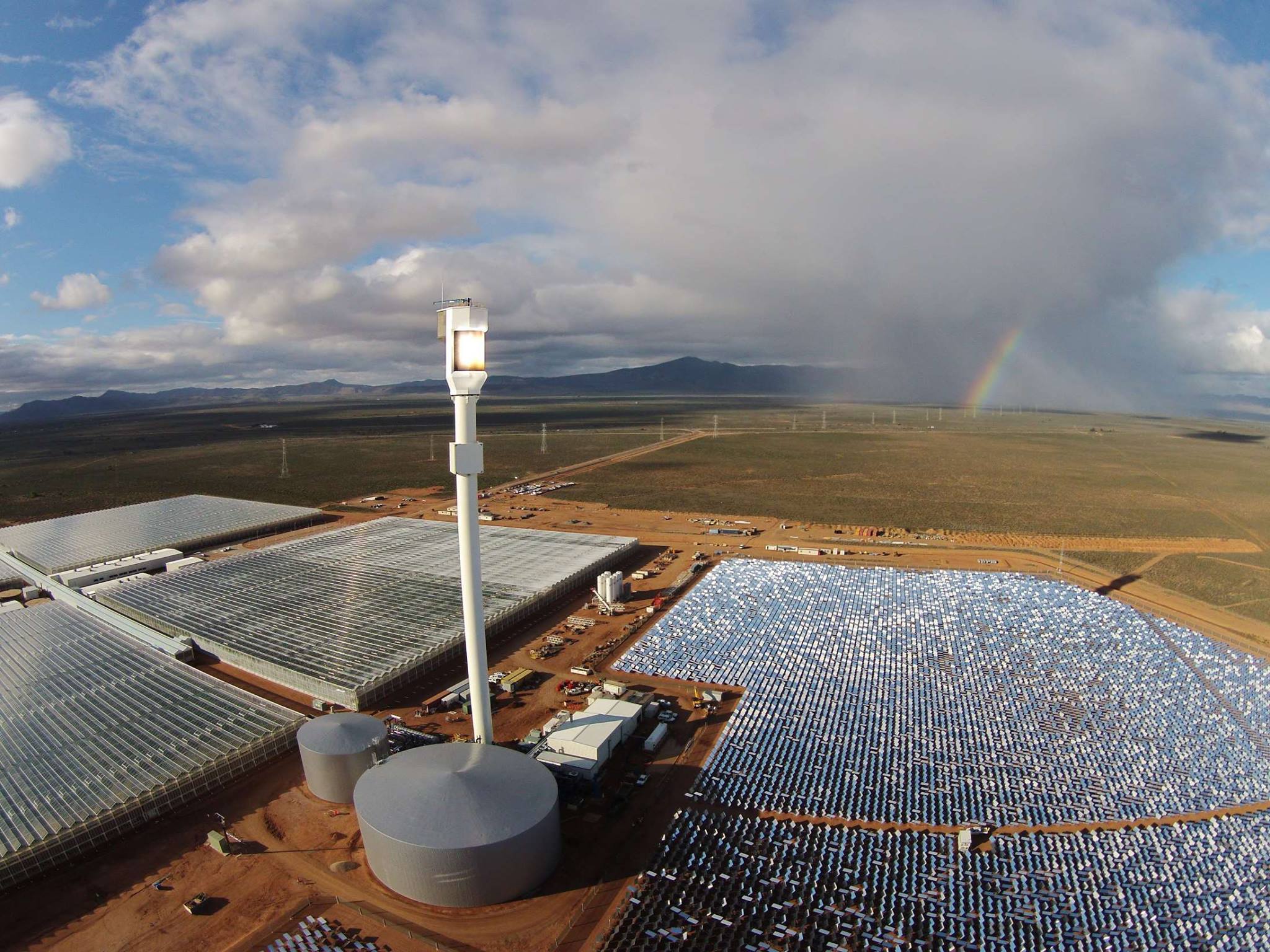 Sundrop Farms greenhouse installation by Van der Hoeven
