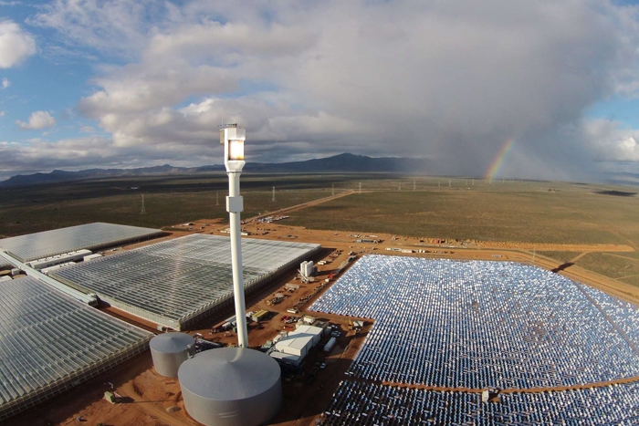Sundrop Farms greenhouse installation by Van der Hoeven